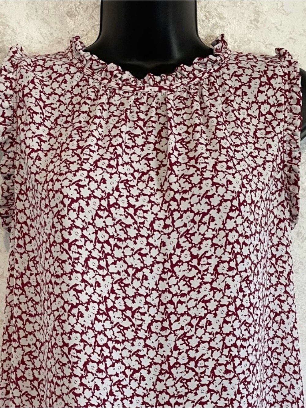 Loft Medium Sleeveless Floral Print blouse  with Ruffled Neckline